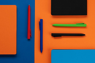 Gifts: ручка шариковая swiper sq soft touch, черная 